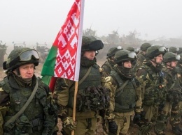 Беларусь разместила до четырех своих БТГ у границы с Украиной