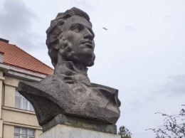 В Ужгороде также сносят памятник Пушкину и переименуют площадь его имени