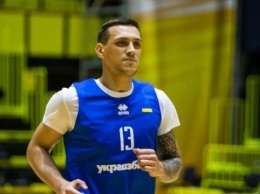 Бобров выставил на аукцион кроссовки с автографами баскетболистов сборной Украины