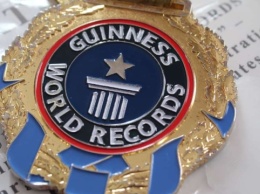 Хмельницкий спортсмен-рекордсмен продает медаль, чтобы помочь раненым бойцам