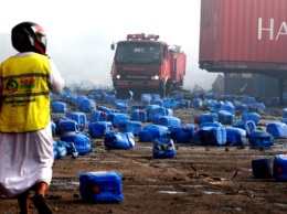 Из-за пожара в порту Бангладеш погибли по меньшей мере 49 человек, сотни травмированы