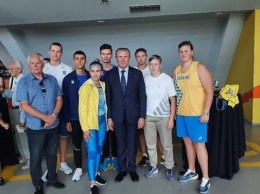 Бубка встретился с украинскими атлетами, которые тренируются в Албании