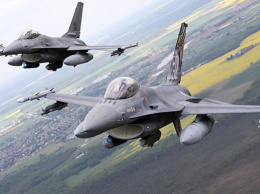 Українські пілоти розпочали навчання на F-16 в повітрі