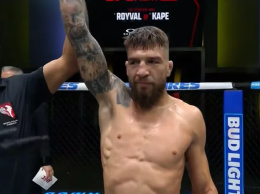 Доминирование с первых секунд: Ярослав Амосов заставил Нила Магни сдаться в дебютном бою UFC