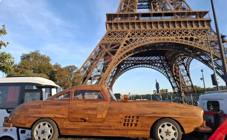 Мастер создал действующую копию культового суперкара Mercedes из дерева