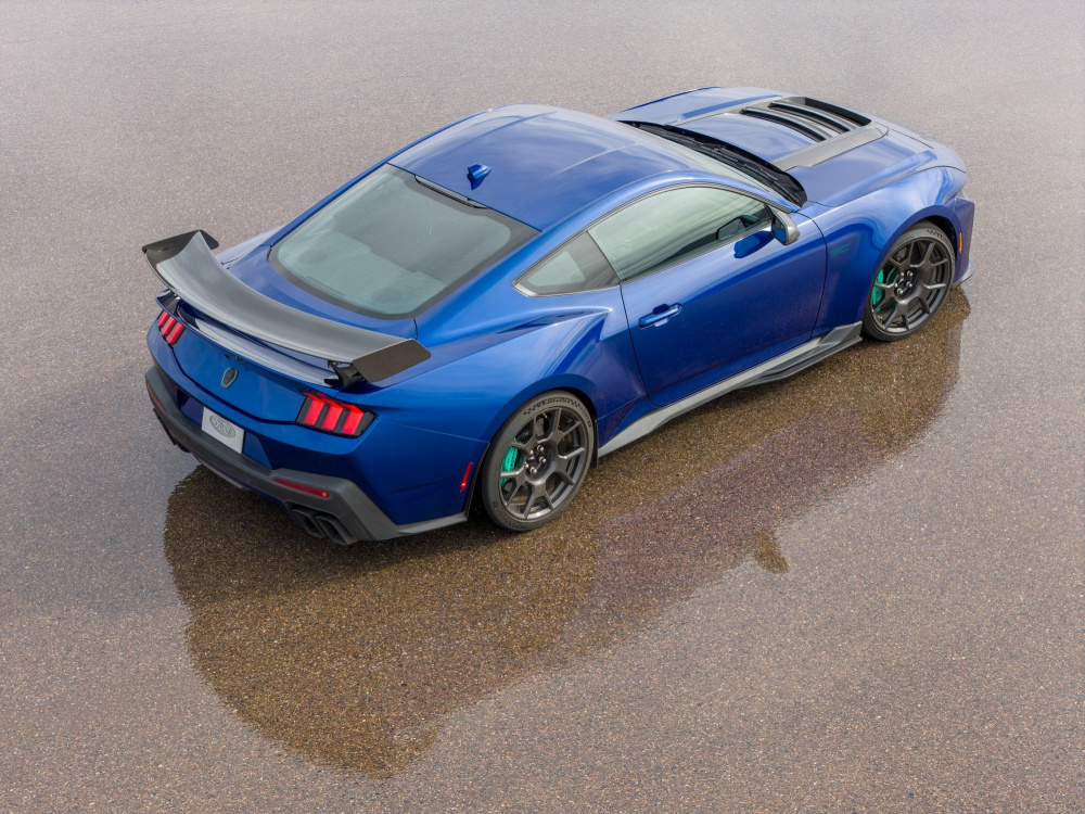 Ford рассекретил новый экстремальный Mustang Dark Horse SC