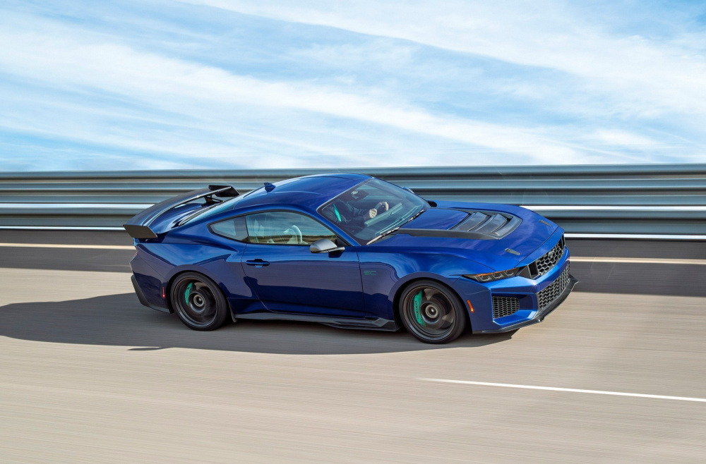 Ford рассекретил новый экстремальный Mustang Dark Horse SC