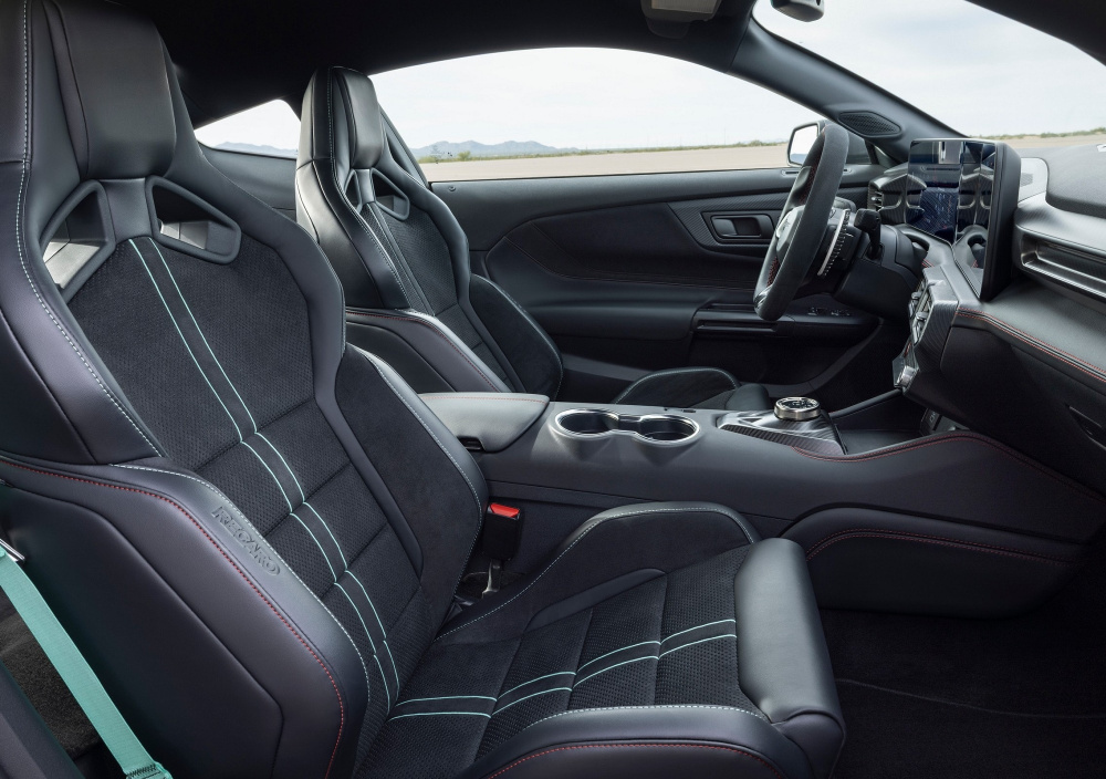 Ford рассекретил новый экстремальный Mustang Dark Horse SC