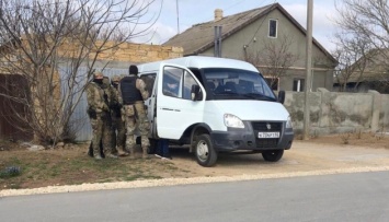 Оккупанты забрали крымскотатарского активиста после обыска в его доме
