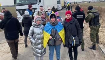 Активисты блокируют фуры на польско-белорусской границе, очередь - на десятки километров