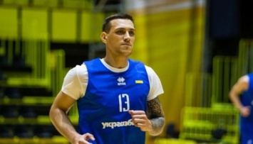 Бобров выставил на аукцион кроссовки с автографами баскетболистов сборной Украины