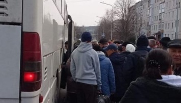 Из Кременной без гуманитарного коридора эвакуировали 107 гражданских