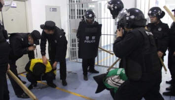 Журналисты опубликовали фото уйгуров, которых удерживают в китайских «лагерях перевоспитания»