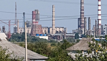 В бомбоубежищах завода "Азот" в Северодонецке прячутся около 800 человек - Гайдай