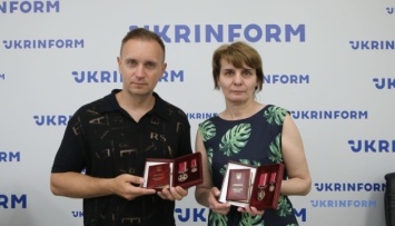 Президент в Киеве вручил ордена «За заслуги» двум корреспондентам Укринформа