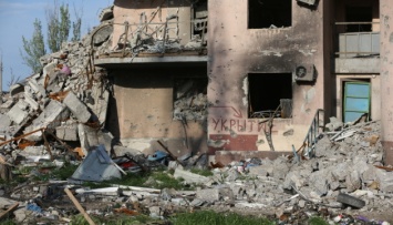 В Мариуполе из-под завалов тела вывозят вместе с бетоном, под каждым домом - до 100 убитых