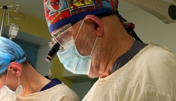 Во Львове американский кардиохирург за неделю провел пять сложных операций детям
