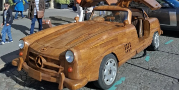 Мастер создал действующую копию культового суперкара Mercedes из дерева