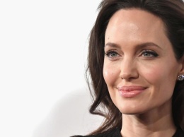 Анджелина Джоли возвращается в режиссуру с драмой «Без крови»