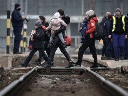 Британские визы уже получили 300 украинских беженцев