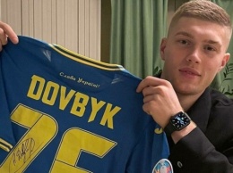 Довбик продал свою футболку сборной Украины и деньги отдал ВСУ