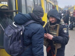 Правоохранители и спасатели эвакуировали людей из села Песковка на Киевщине