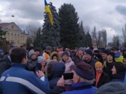 В Скадовске против мирных митингующих окупанты использовали светошумовые и газовые гранаты - очевидцы