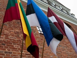 Латвия и Эстония высылают по три российских дипломата, Литва - четыре
