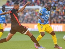 Французский «Ланс» вышел на матч чемпионата в цветах Украины