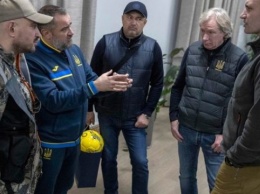 УАФ направляет в Киев гуманитарку и эвакуирует детей