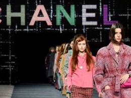 Chanel запрещает продажу предметов роскоши для использования в россии