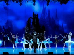 Солист балета Львовской оперы Евгений Светлица отправился в тур в США с российской труппой
