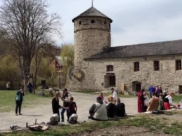 В Каменец-Подольском для переселенцев проводят экскурсии по Русским воротам