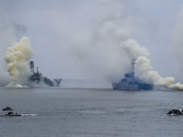 Российские корабли в Черном море окрашивают бортовые номера