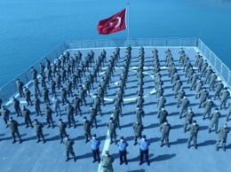 Турция проводит военные учения в трех морях