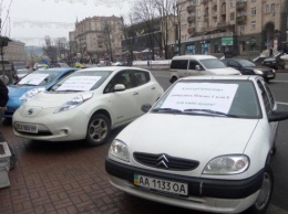 В Киеве сейчас парковка бесплатная, если требуют деньги - вызывайте полицию