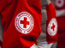 В бомбоубежищах на Луганщине Красный Крест Украины обеспечивает людей продуктами и медуслугами