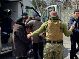 Полиция эвакуировала из Марьинки 30 человек