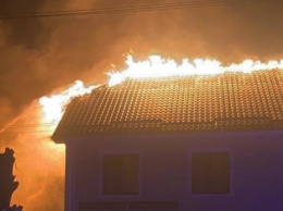 В Николаеве ночью в результате обстрелов горел склад и жилой дом