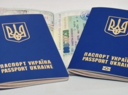Украинцам советуют все-таки оформлять заграничный паспорт перед выездом за границу