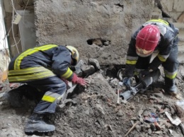 В Чернигове спасатели обнаружили тела еще трех погибших от российских авиаударов