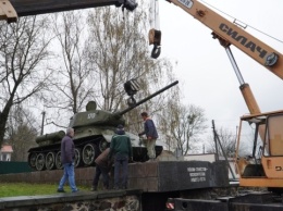 На Волыни демонтировали советский танк