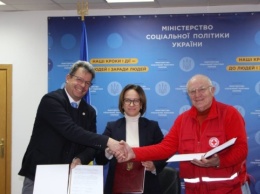 Минсоцполитики и Красный Крест подписали меморандум о помощи пострадавшим из-за агрессии рф