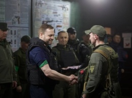 Монастырский наградил более ста украинских военных в зоне ООС