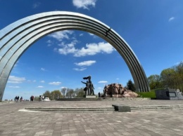 В центре Киева декоммунизируют арку дружбы народов