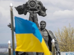 В Киеве во время демонтажа под аркой дружбы народов обезглавили «российского рабочего»