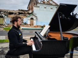 В Ирпене в поддержку Украины выступил выдающийся пианист Дариус Мажинтас