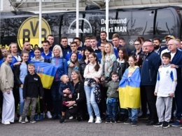 Футболисты «Динамо» встретились в Дортмунде с украинскими беженцами