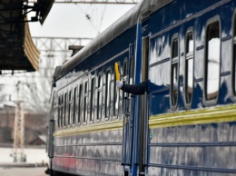 "Укрзализныця" назначила четыре дополнительных эвакуационных рейса