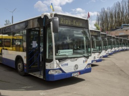 Рига передала Киеву 11 современных автобусов и гумпомощь
